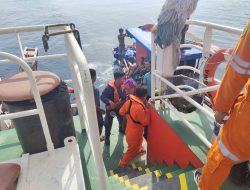 Tim SAR Berhasil Evakuasi 20 Penumpang Kapal Nelayan Tenggelam di Luwuk