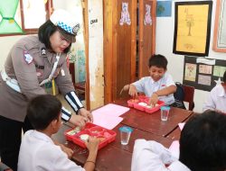 Polres Parigi Moutong Bagikan Makanan Bergizi Gratis di SDN Inti Pangi
