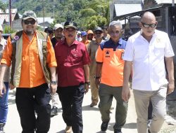 Direktur Kedaruratan dan Logistik BNPB dan Anggota Komisi VIII DPR RI Kunjungi Lokasi Banjir Palasa