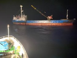 Respons Cepat Tim SAR Selamatkan 4 Awak KM Naga Sejahtera yang Alami Mati Mesin di Laut Luwuk