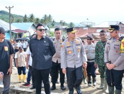 Kapolda Sulteng Dampingi Wakil Ketua MPR RI Salurkan Bantuan untuk Korban Banjir di Donggala