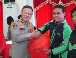 Kapolda Bagi Sembako dan Pemeriksaan Gratis untuk Ojol di HUT Bhayangkara ke – 79