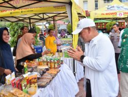 Kapolda Sulteng Tinjau Pasar Murah, Bagikan 2.300 Paket Sembako dalam Peringatan Hari Bhayangkara ke-79