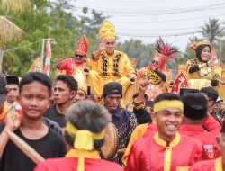 Bupati dan Wakil Bupati Parimo Terima Gelar Adat dari Lembaga Adat Olongian Tialo