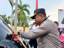 Sambut HUT RI ke-80, Polres Parigi Moutong Bagikan Ribuan Bendera Merah Putih