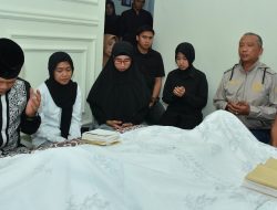 Kapolda Sulteng Melayat dan Doakan AKBP Sugeng Lestari