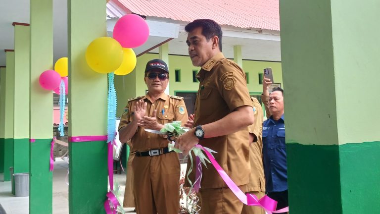 Bupati Erwin Burase Pastikan Revitalisasi 23 Sekolah di Parigi Moutong Berjalan Sesuai Aturan