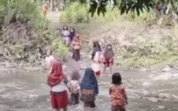 Dari Viral ke Nyata, Perjuangan Siswa SD di Bainaa Barat Berbuah Jembatan