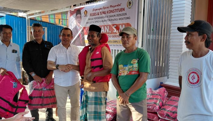 Dorong Perlindungan Nelayan, Faisan Lelo Serap Aspirasi Pesisir dan Salurkan Jaket Pelampung