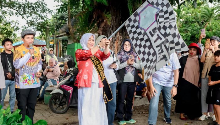 PAUD Parigi Moutong Semarakkan Hardiknas Meski Diguyur Hujan