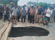 Wabup Parigi Moutong Tinjau Jembatan Amblas di Jalur Trans Sulawesi