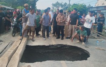 Wabup Parigi Moutong Tinjau Jembatan Amblas di Jalur Trans Sulawesi