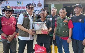 Bupati Parimo Tinjau Lokasi Banjir Avolua, Salurkan Bantuan Beras dan Peralatan Dapur