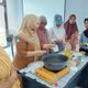 30 Penyandang Disabilitas di Parigi Moutong Dilatih Membuat Banana Roll